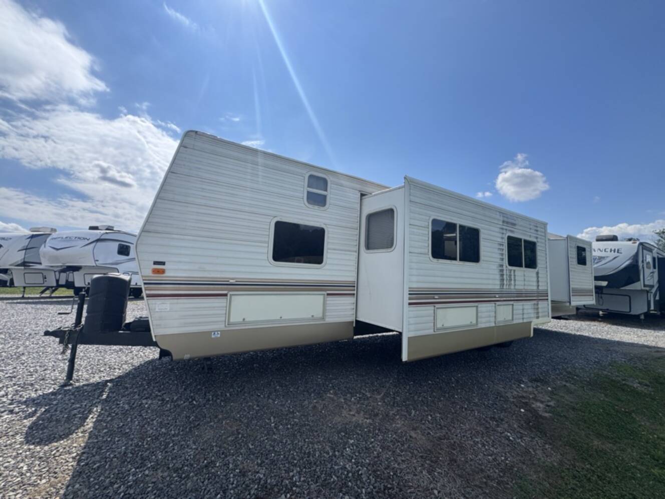 A photo of this 2003 Fleetwood TERRY 39L
