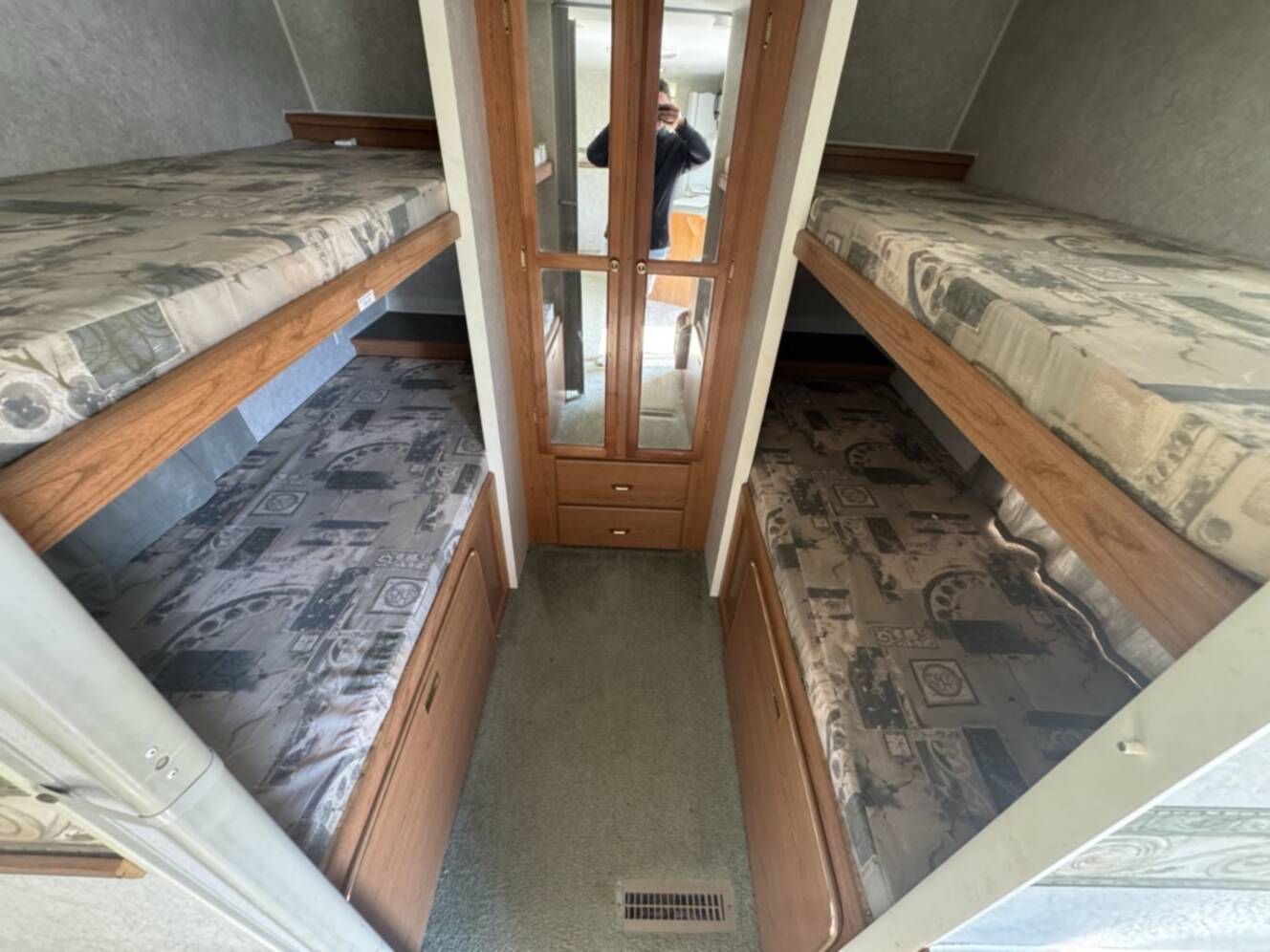A photo of this 2003 Fleetwood TERRY 39L