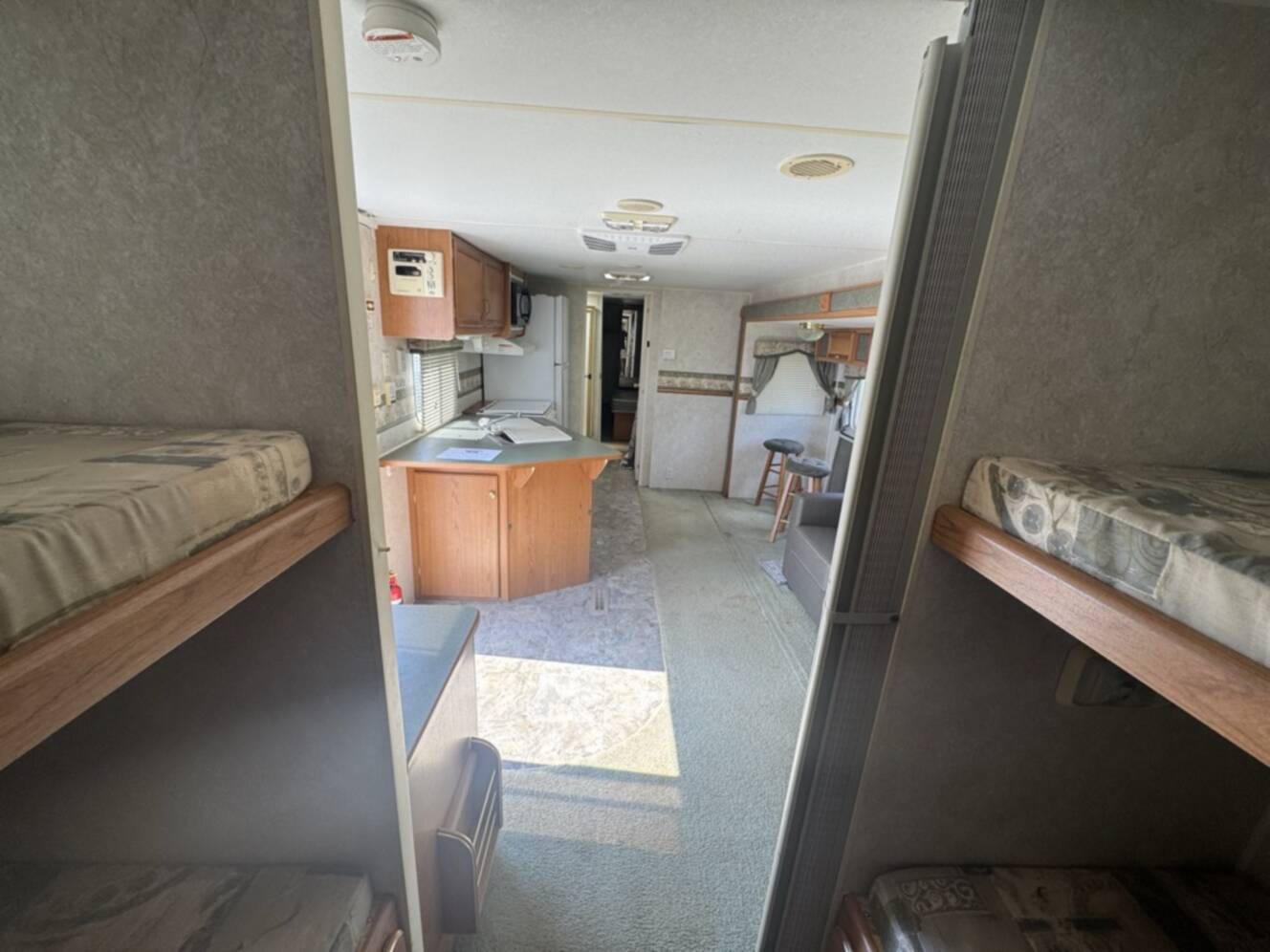 A photo of this 2003 Fleetwood TERRY 39L
