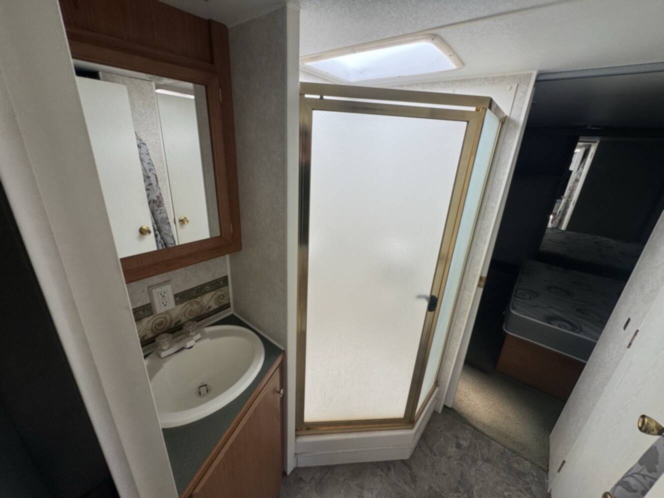 A photo of this 2003 Fleetwood TERRY 39L