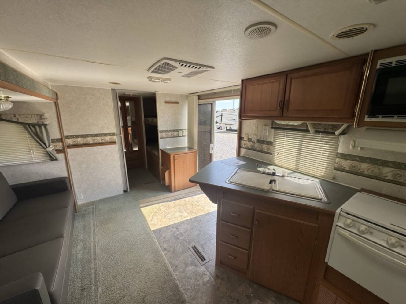 A photo of this 2003 Fleetwood TERRY 39L