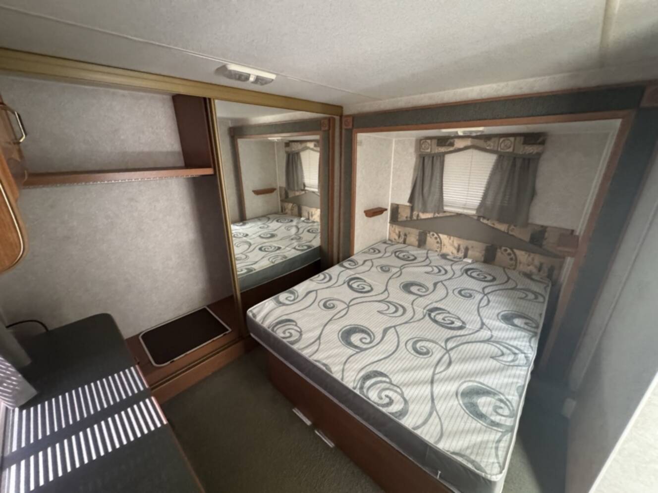 A photo of this 2003 Fleetwood TERRY 39L
