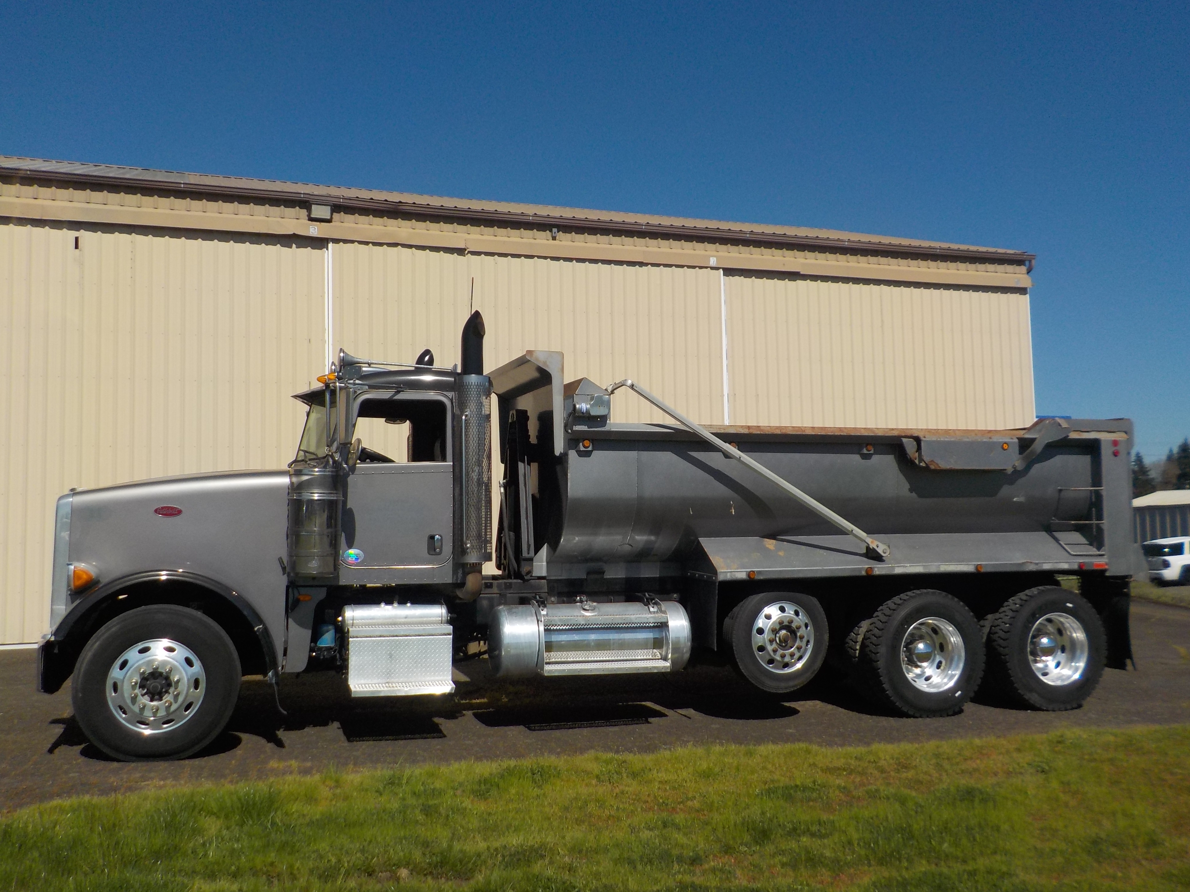 2012 PETERBILT 367 in Albany, OR