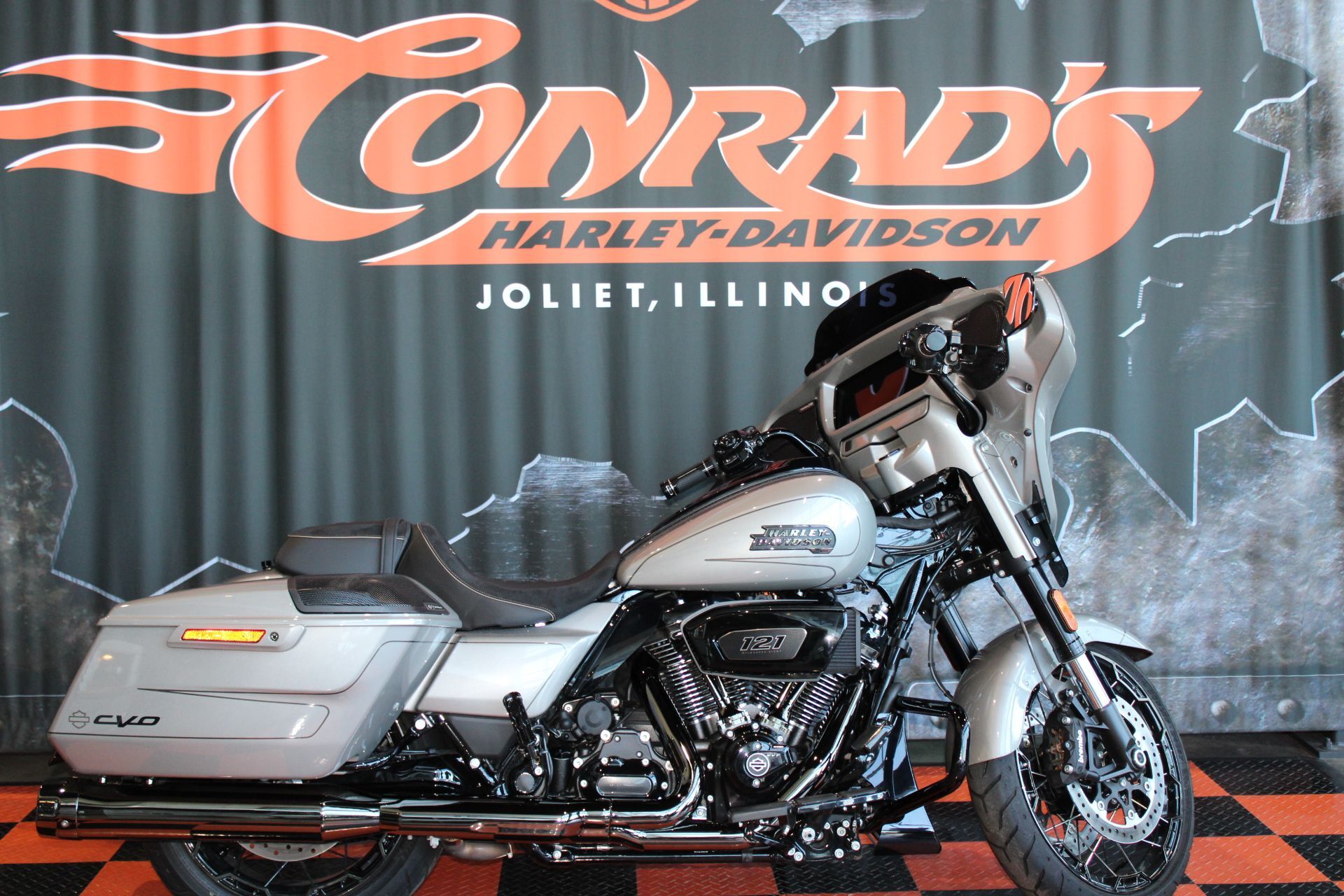 2023 Harley-Davidson CVO™ Street Glide® CVO in Shorewood, IL