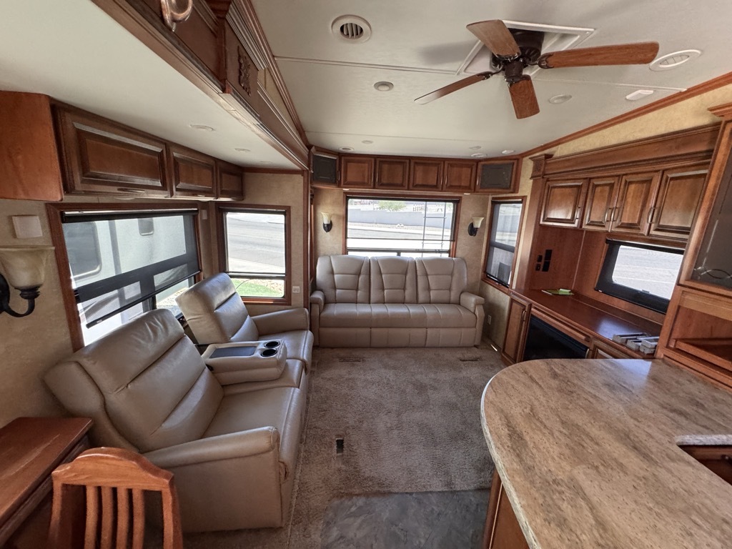2014 DRV MOBILE ELITE SUITES 36TK3- 100 gallons fresh water  in lake havasu city AZ
