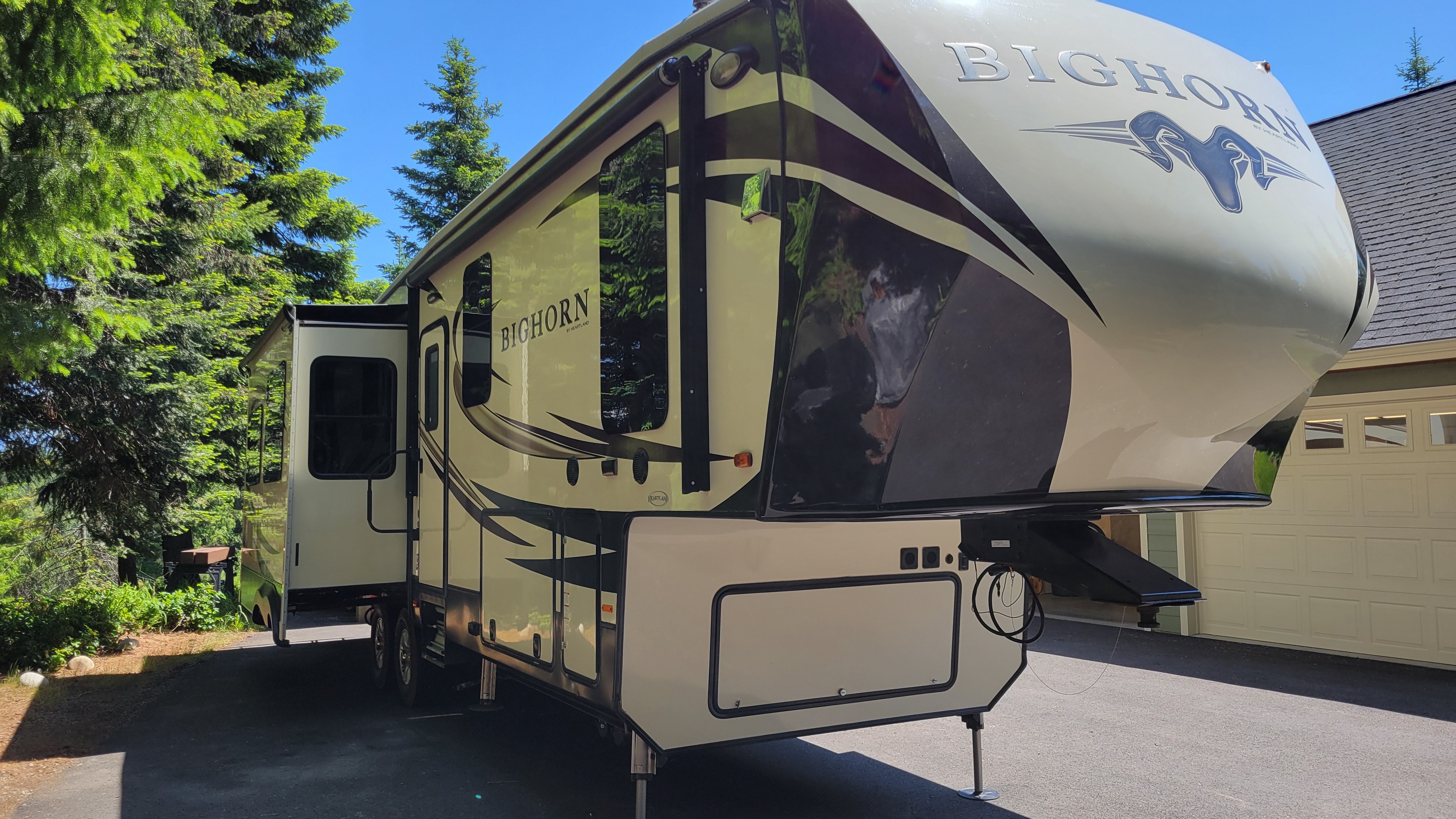 2017 Heartland BIGHORN 3270RS in bonners ferry ID