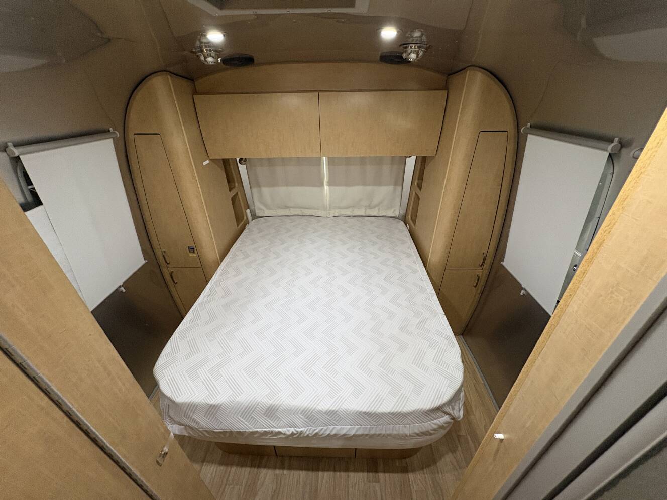 A photo of this 2017 Airstream FLYING CLOUD 28RB