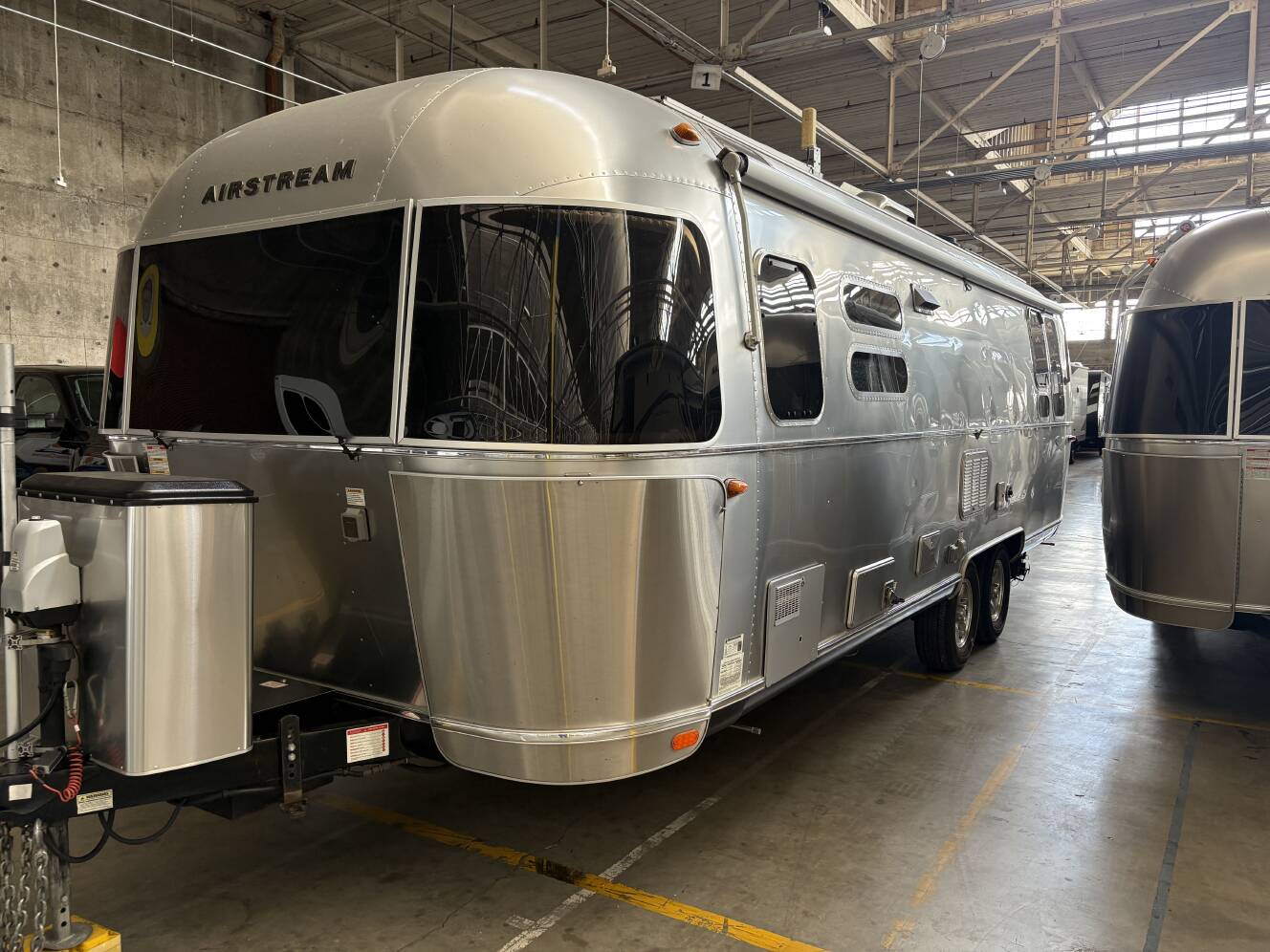 A photo of this 2017 Airstream FLYING CLOUD 28RB