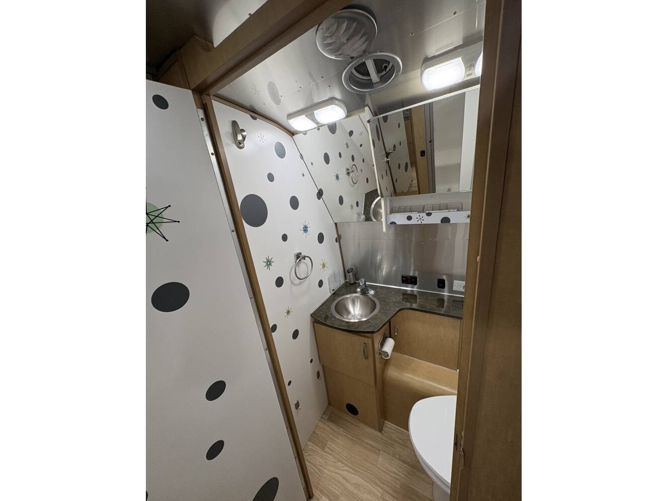A photo of this 2017 Airstream FLYING CLOUD 28RB