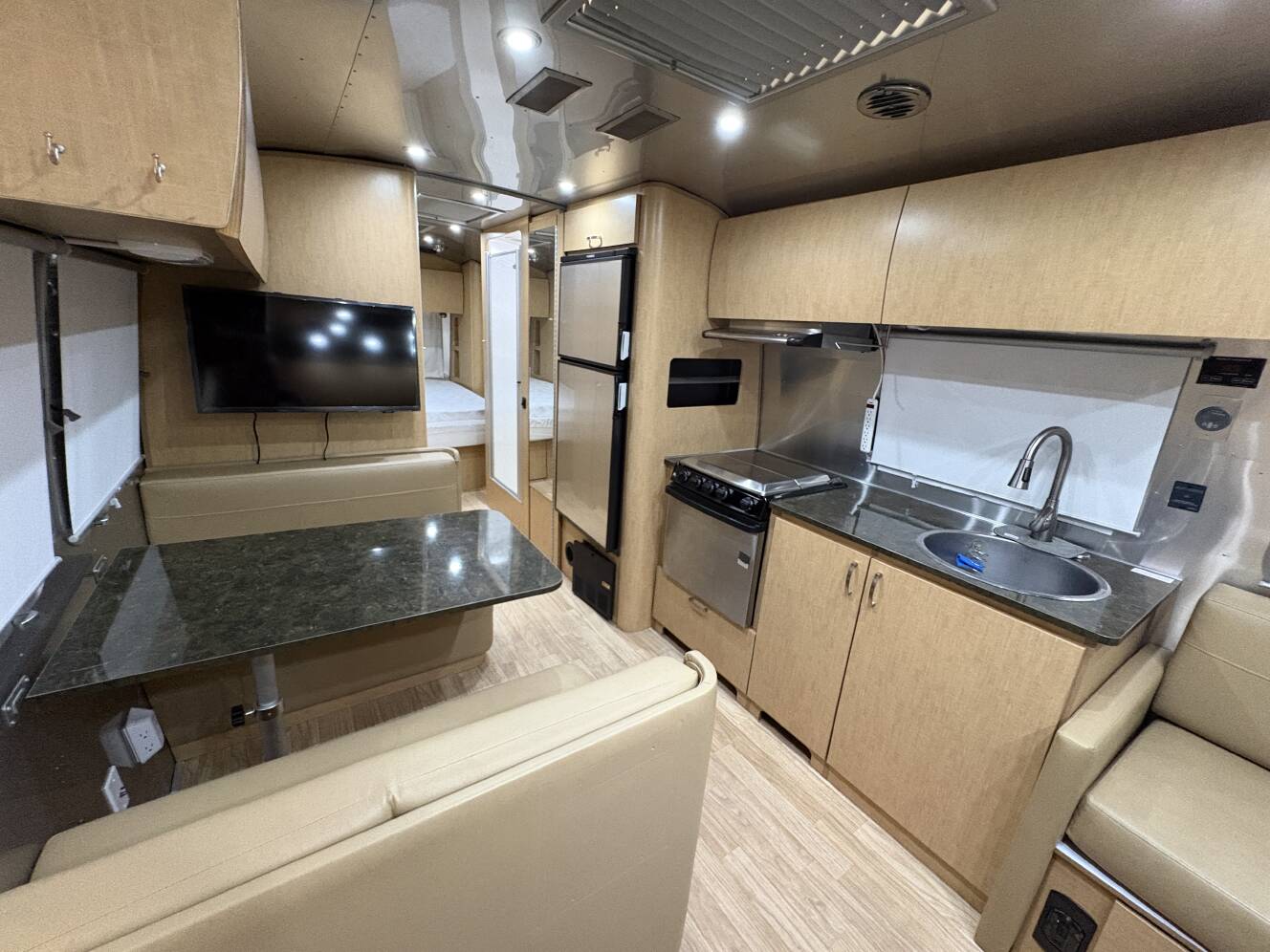 A photo of this 2017 Airstream FLYING CLOUD 28RB