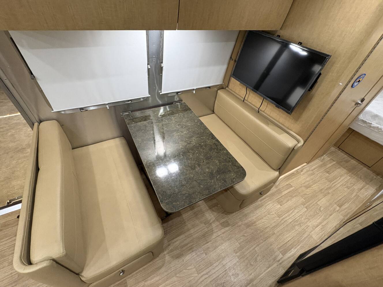 A photo of this 2017 Airstream FLYING CLOUD 28RB