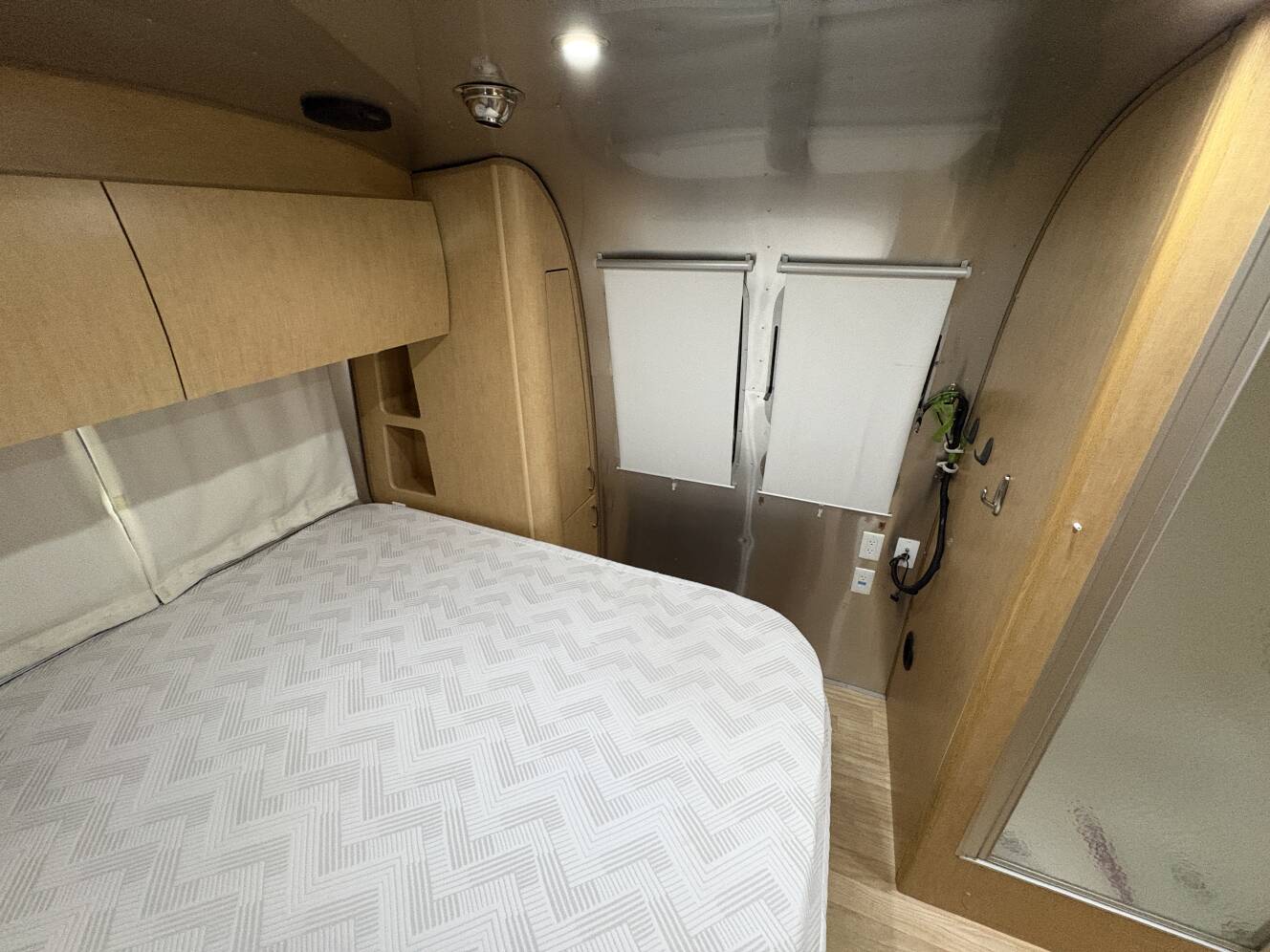 A photo of this 2017 Airstream FLYING CLOUD 28RB