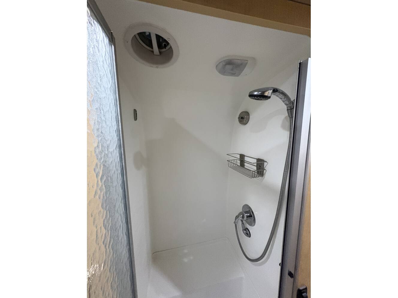A photo of this 2017 Airstream FLYING CLOUD 28RB