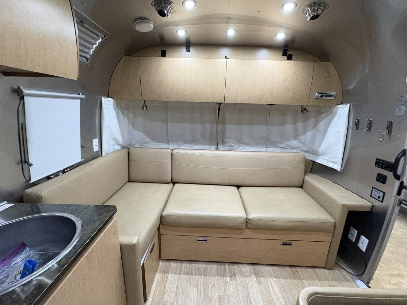 A photo of this 2017 Airstream FLYING CLOUD 28RB