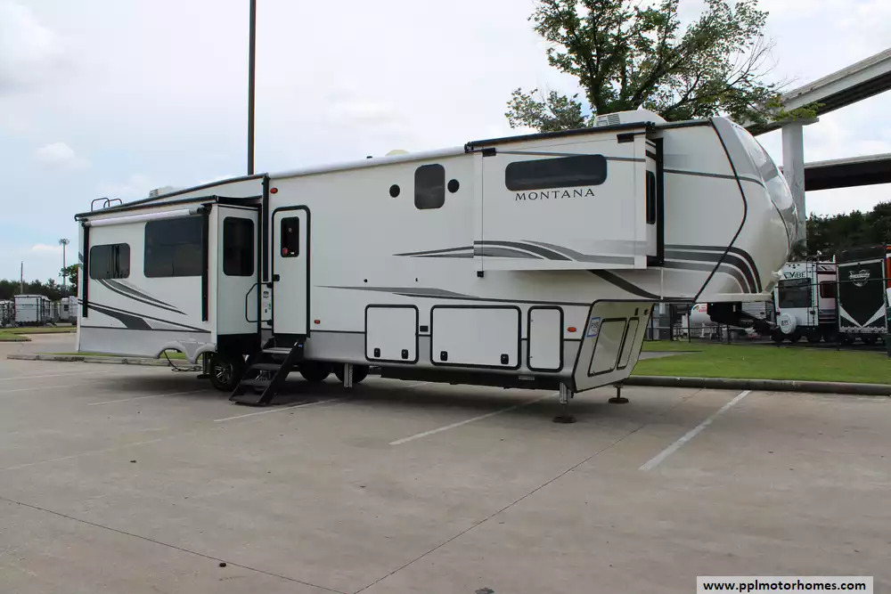 2022 Keystone Montana 3781RL in houston TX