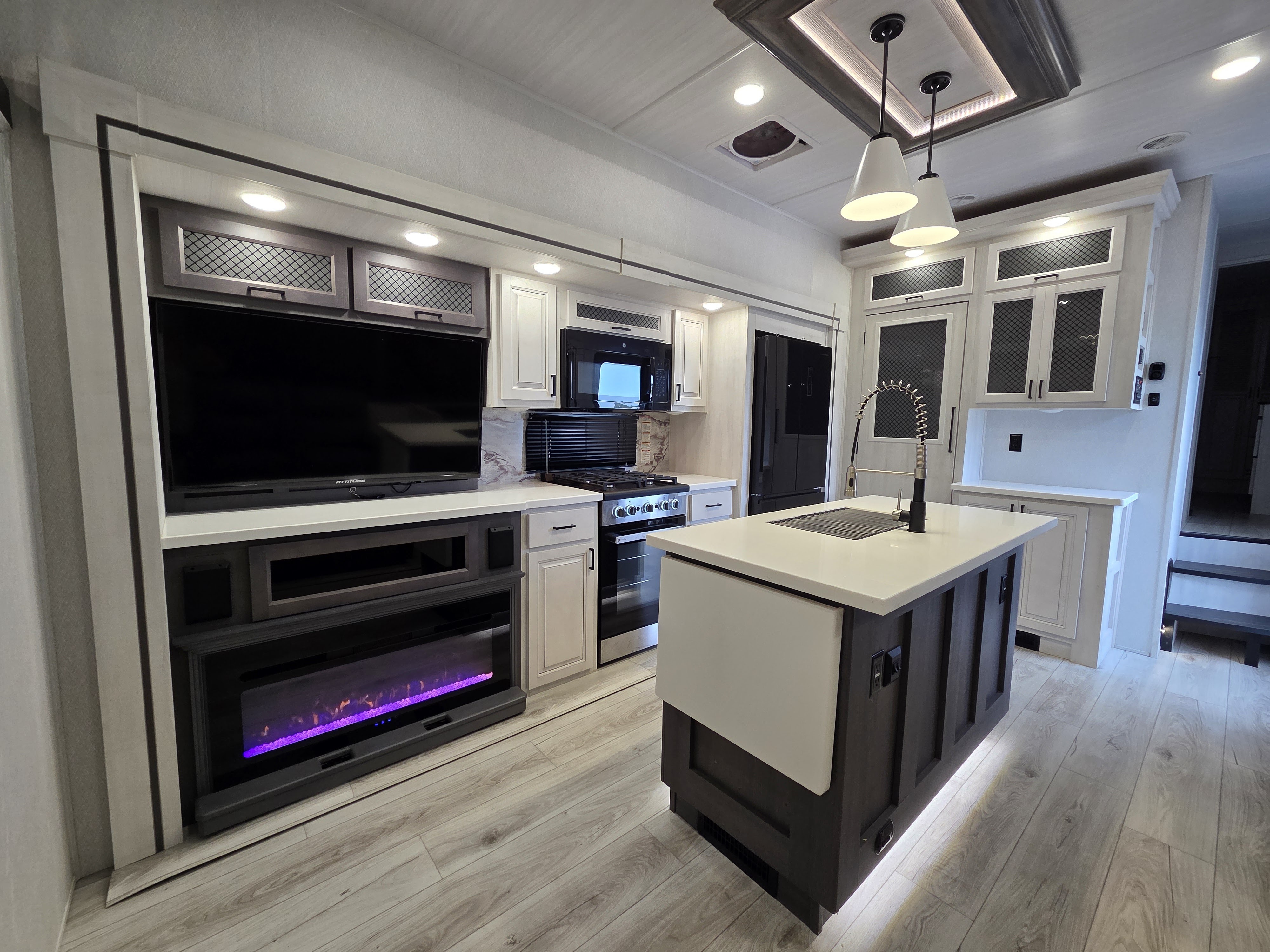 2024 East To West AHARA 390DS RV
