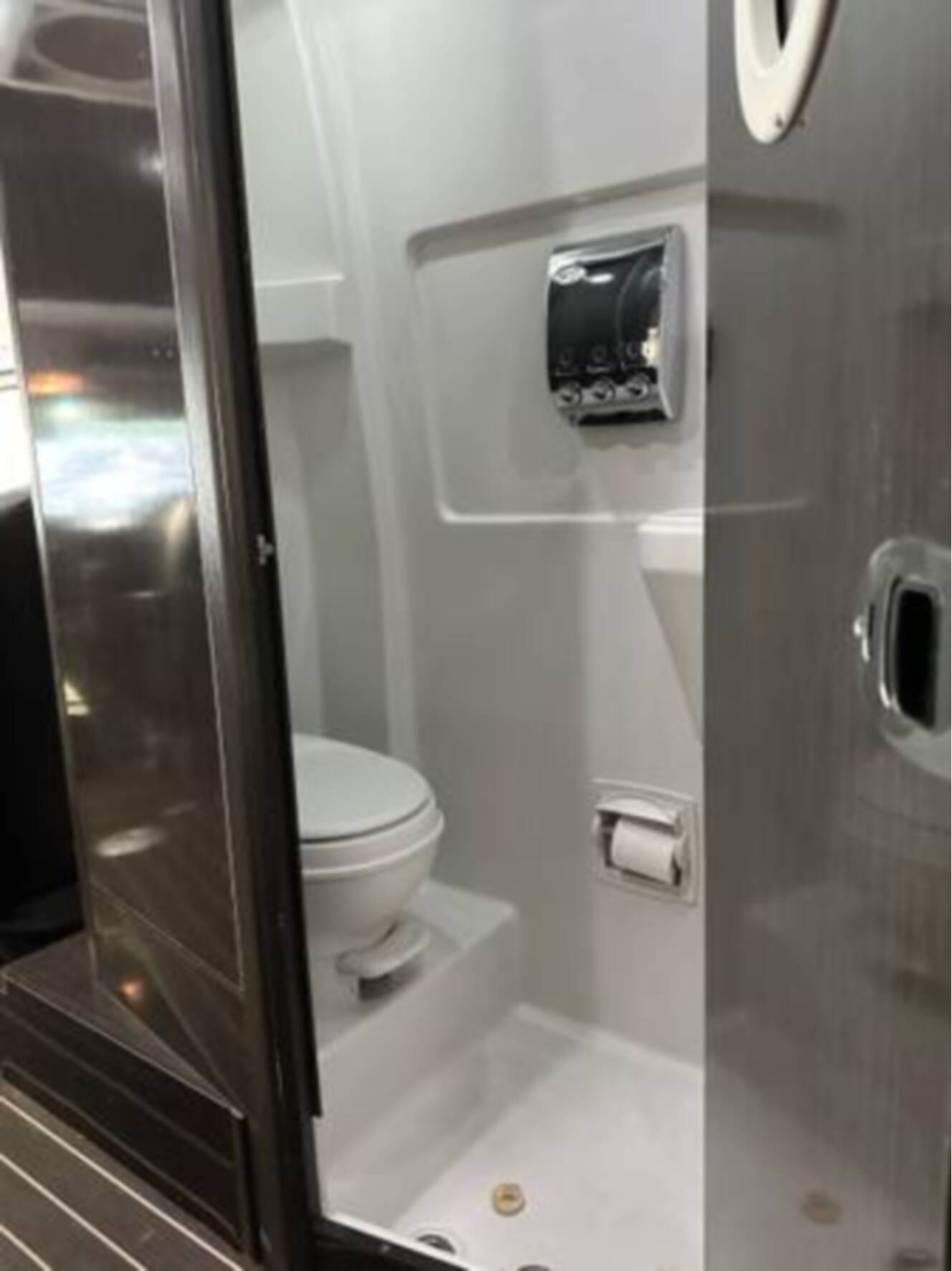 A photo of this 2015 Airstream INTERSTATE 24 LOUNGE EXT