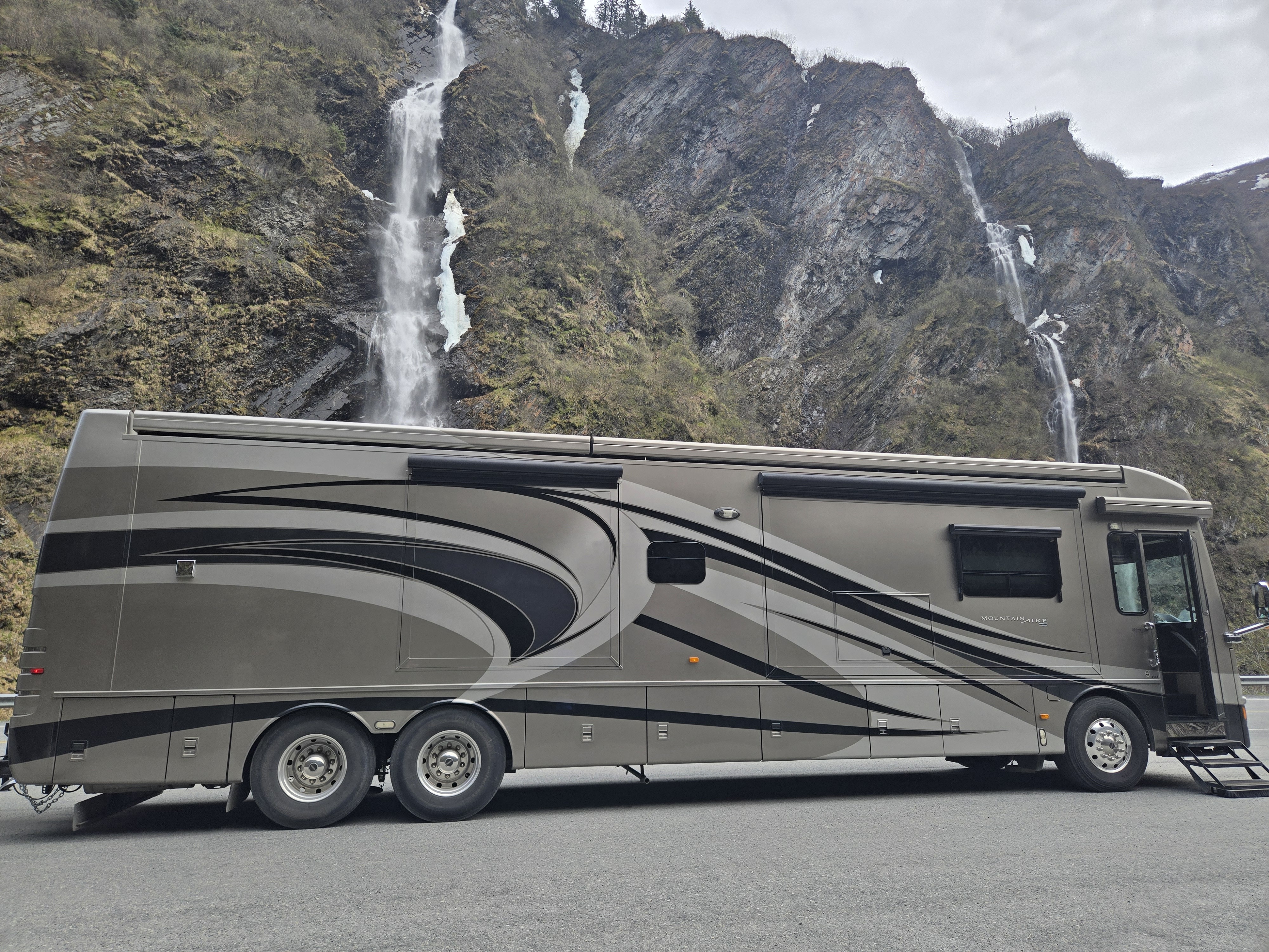 2014 Newmar MOUNTAIN AIRE 4364 in anchorage AK
