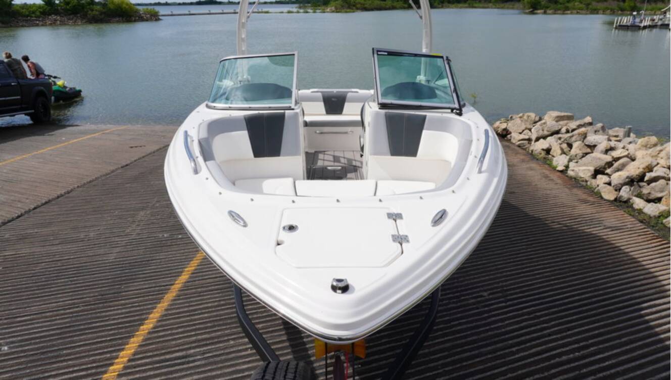 A photo of this 2023 Chaparral 23 SSi