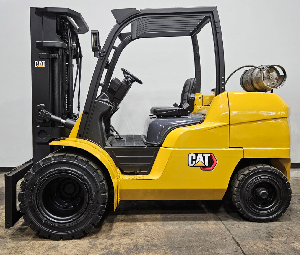 2017 Caterpillar Lift Trucks GP50CN in Bristol, PA