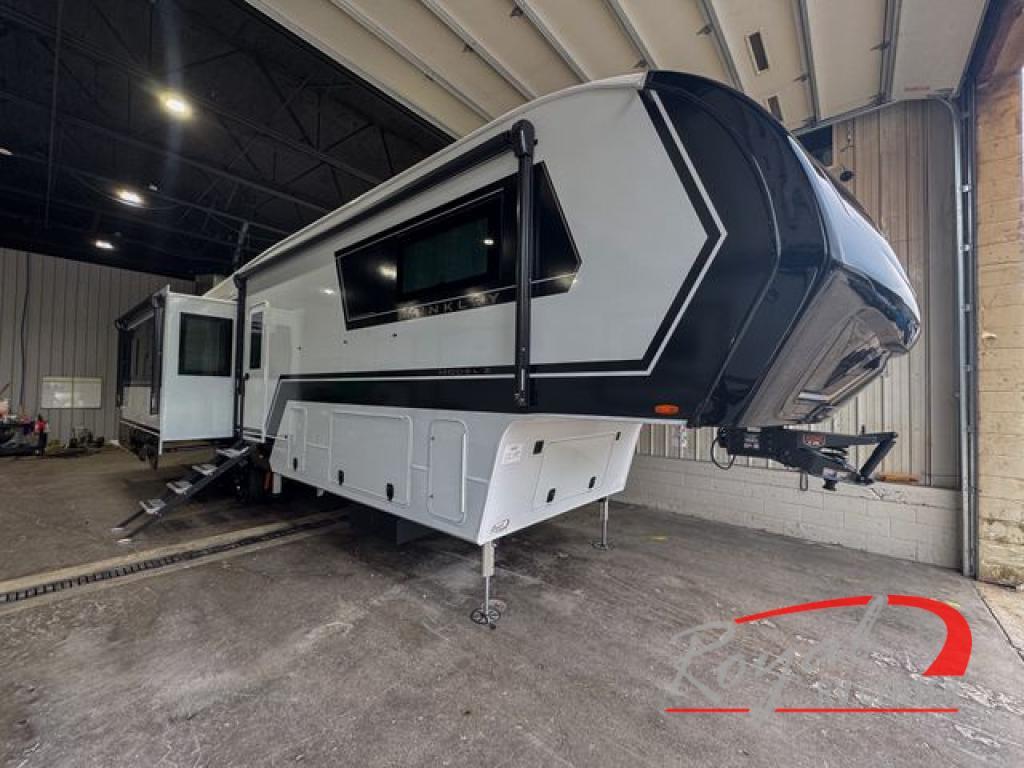 2027 Brinkley Model Z 3600 in middlebury IN