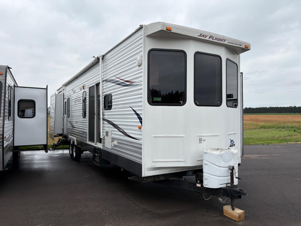 2011 Jayco Jay Flight Bungalow 40FKS in arkansaw WI