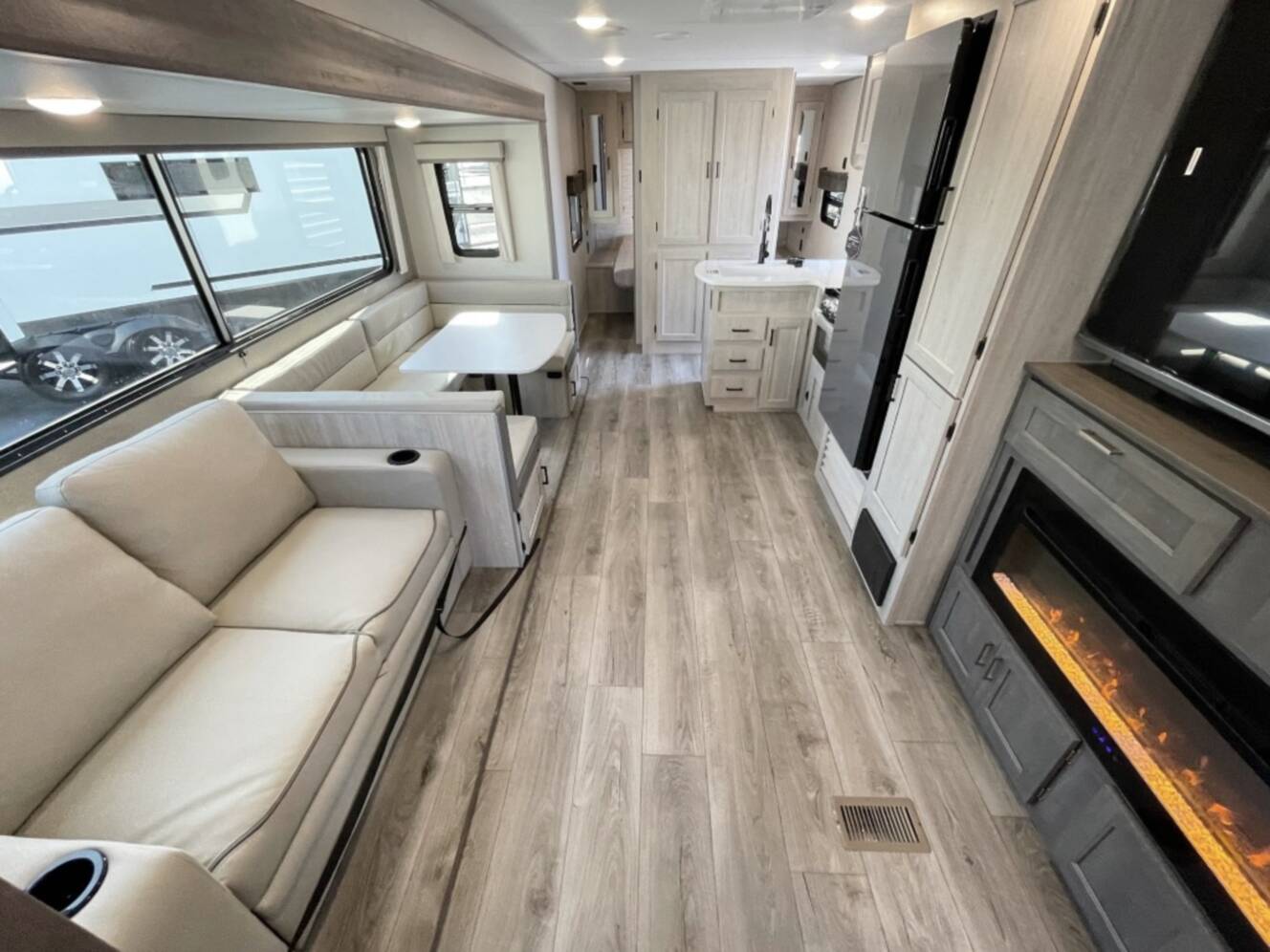 A photo of this 2026 Coachmen Rv Catalina Legacy Edition 273DBHCK
