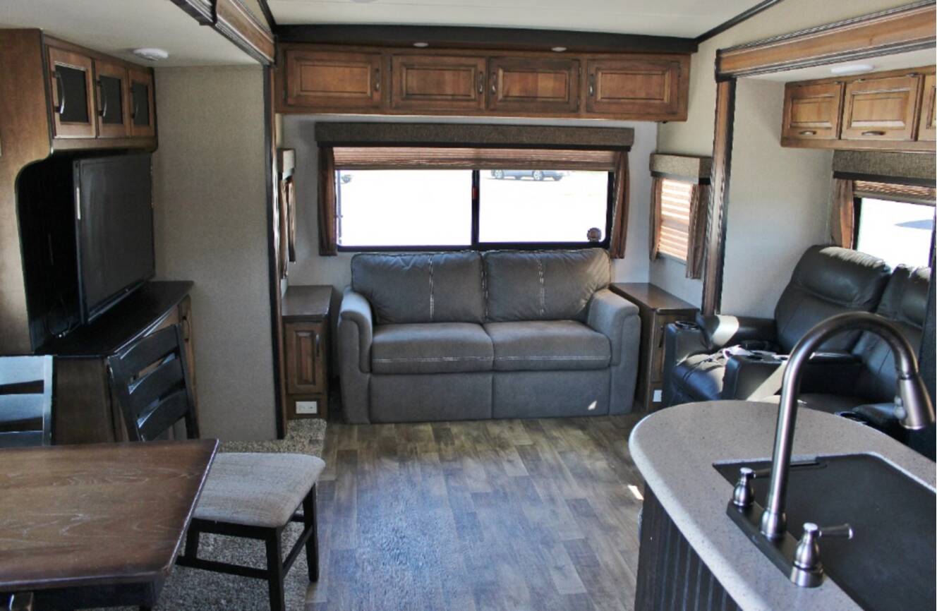 A photo of this 2016 Grand Design Reflection 318RST