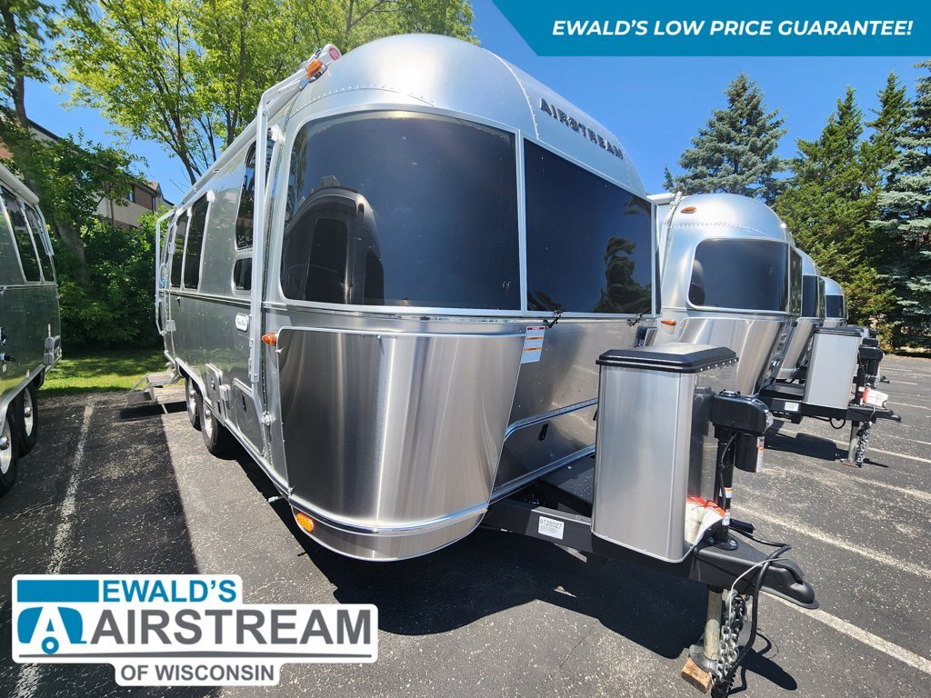 2026 Airstream Flying Cloud 23FB Twin in hales corners WI