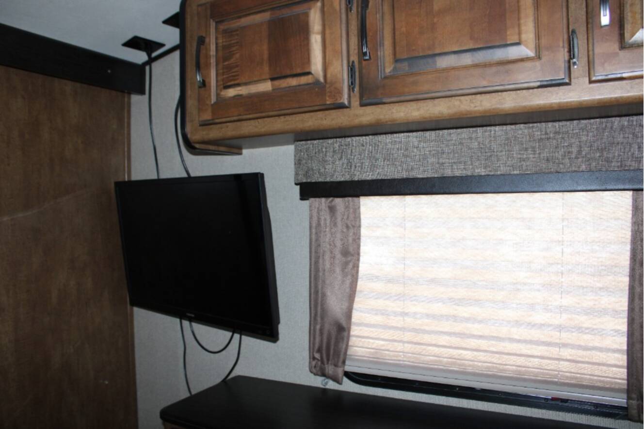 A photo of this 2016 Grand Design Reflection 318RST