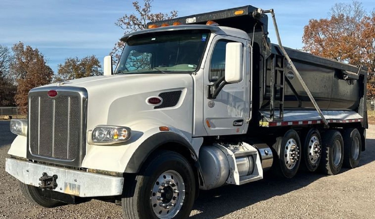 2019 PETERBILT 567 in Putney, VT