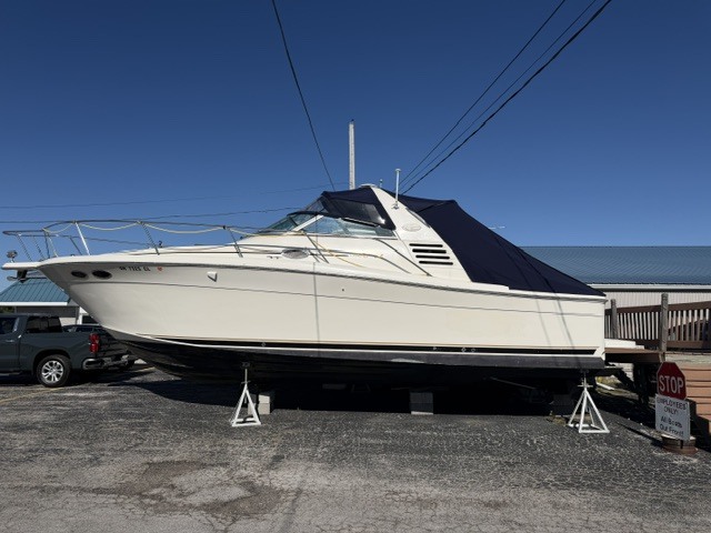 1999 Sea Ray 330 EXPRESS CRUISER in port clinton OH