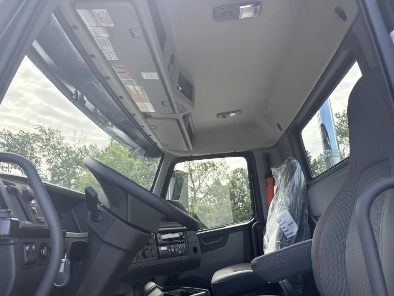 2027 VOLVO VHD64FT300