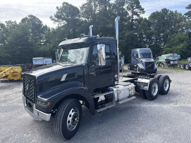 2027 VOLVO VHD64FT300
