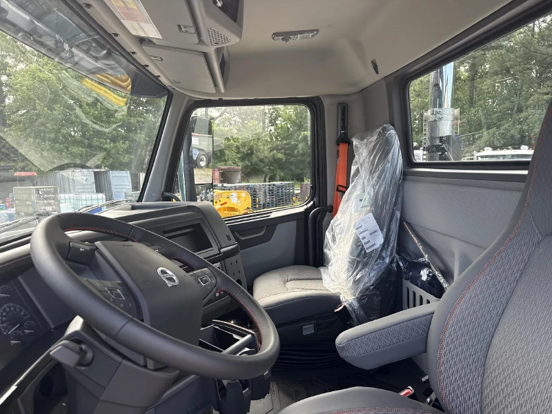 2027 VOLVO VHD64FT300