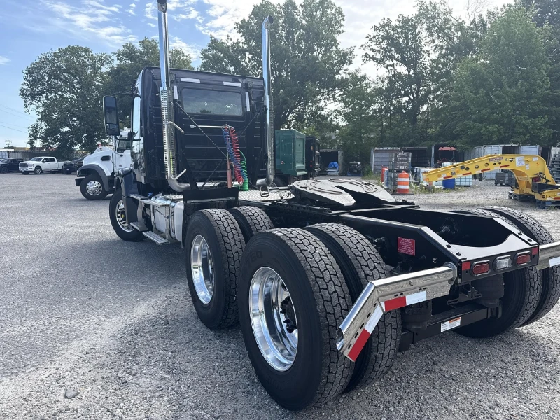 2027 VOLVO VHD64FT300