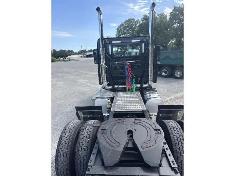 2027 VOLVO VHD64FT300
