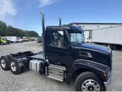 2027 VOLVO VHD64FT300