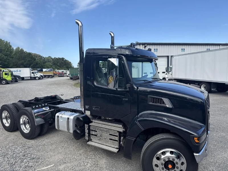 2027 VOLVO VHD64FT300