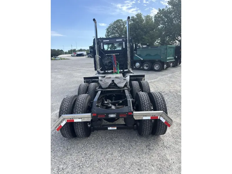 2027 VOLVO VHD64FT300