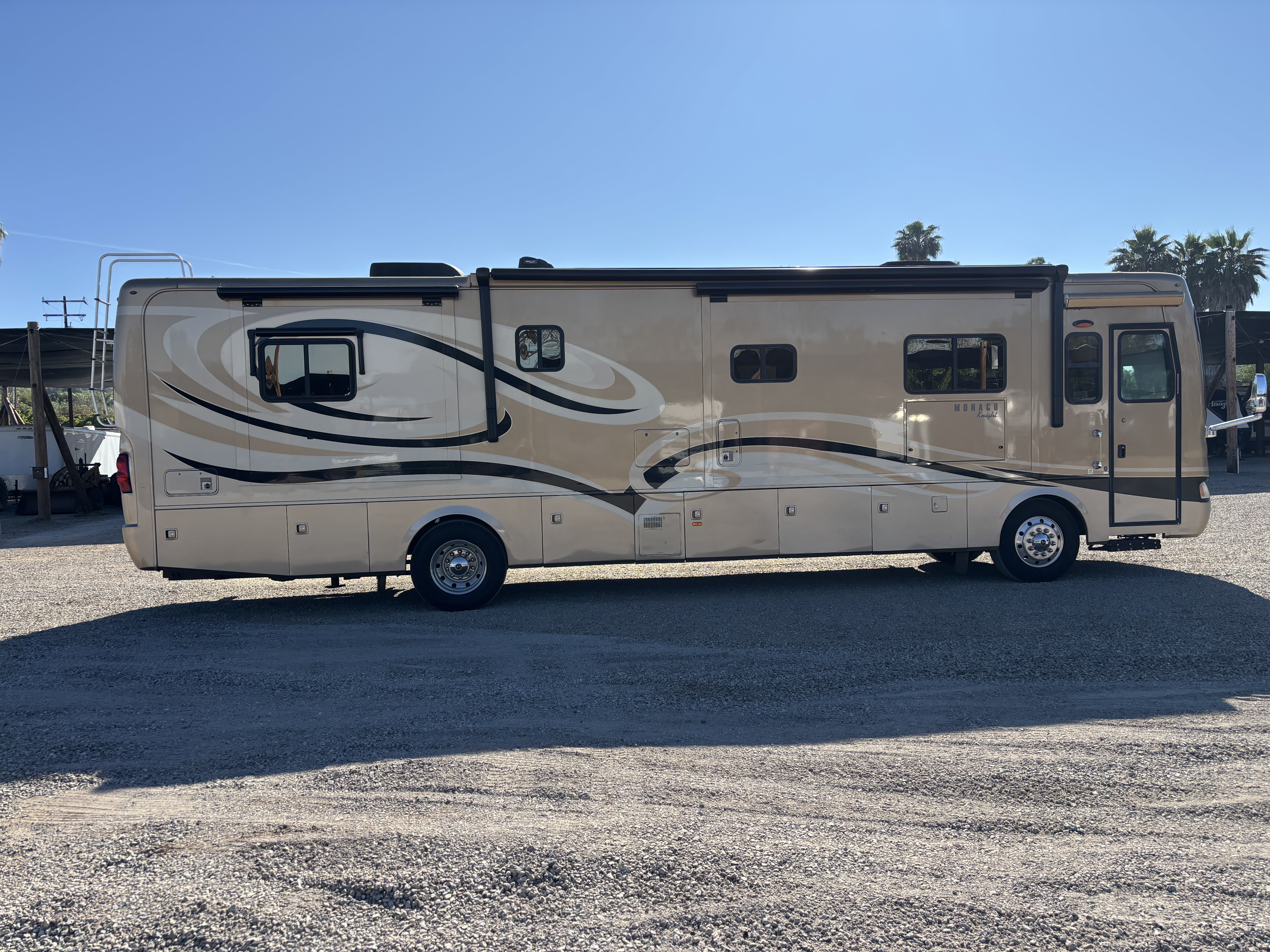 2011 Monaco KNIGHT 40PDQ in bonsall CA