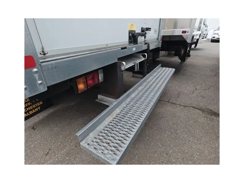 2024 Isuzu NPR Gas w/ 16ft Unicell Dry Freight Body