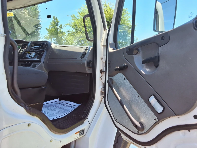 2016 FREIGHTLINER BUSINESS CLASS M2 106