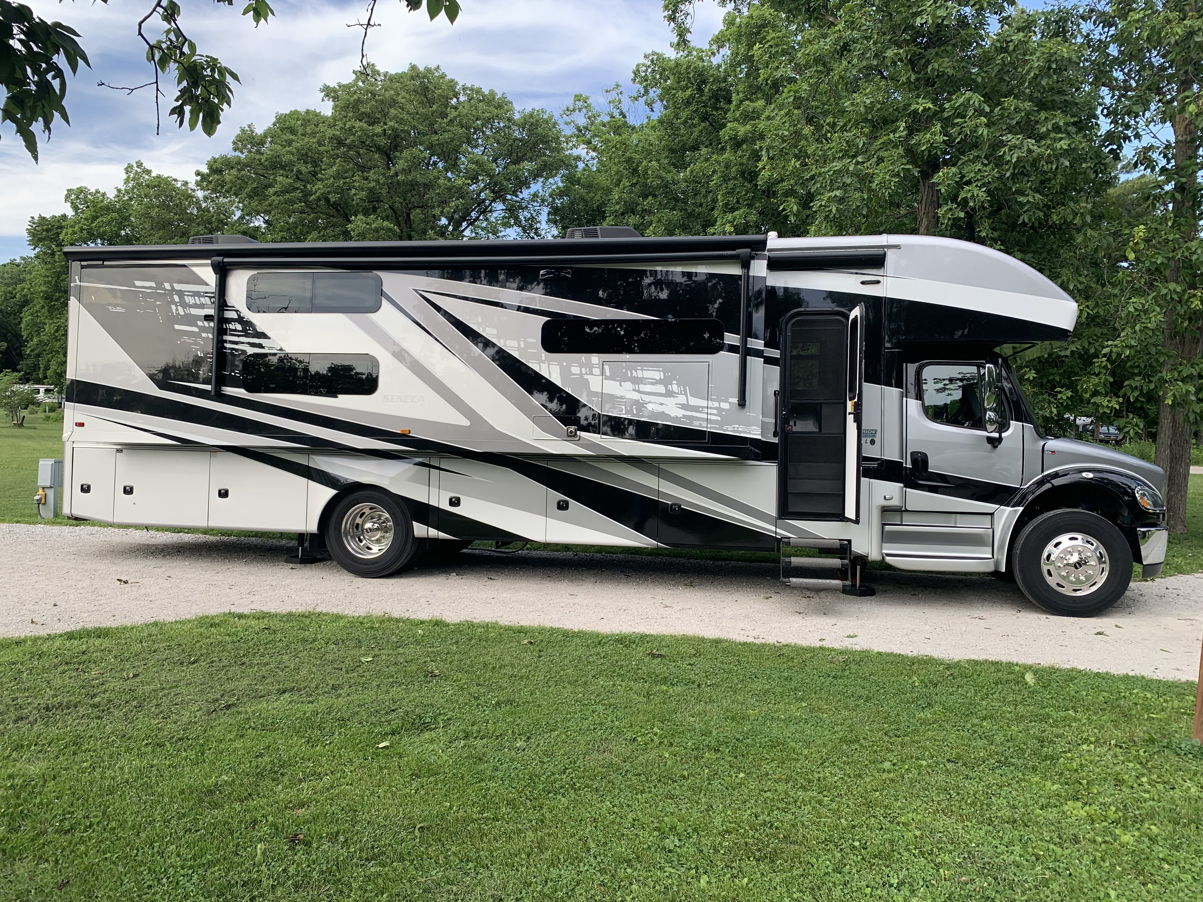 2024 Jayco SENECA 37L RV