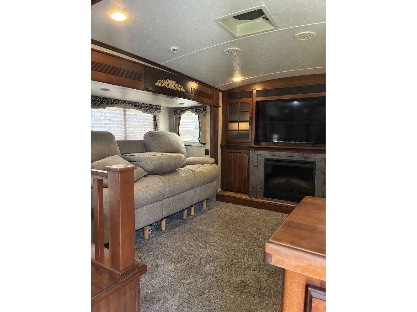 A photo of this 2014 Keystone MONTANA 3750FL