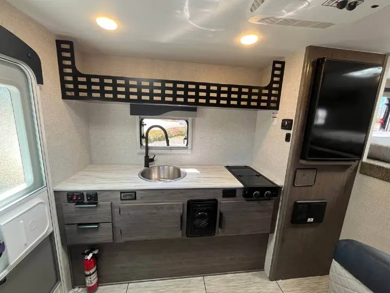 2026 LANCE SQUIRE SQ805