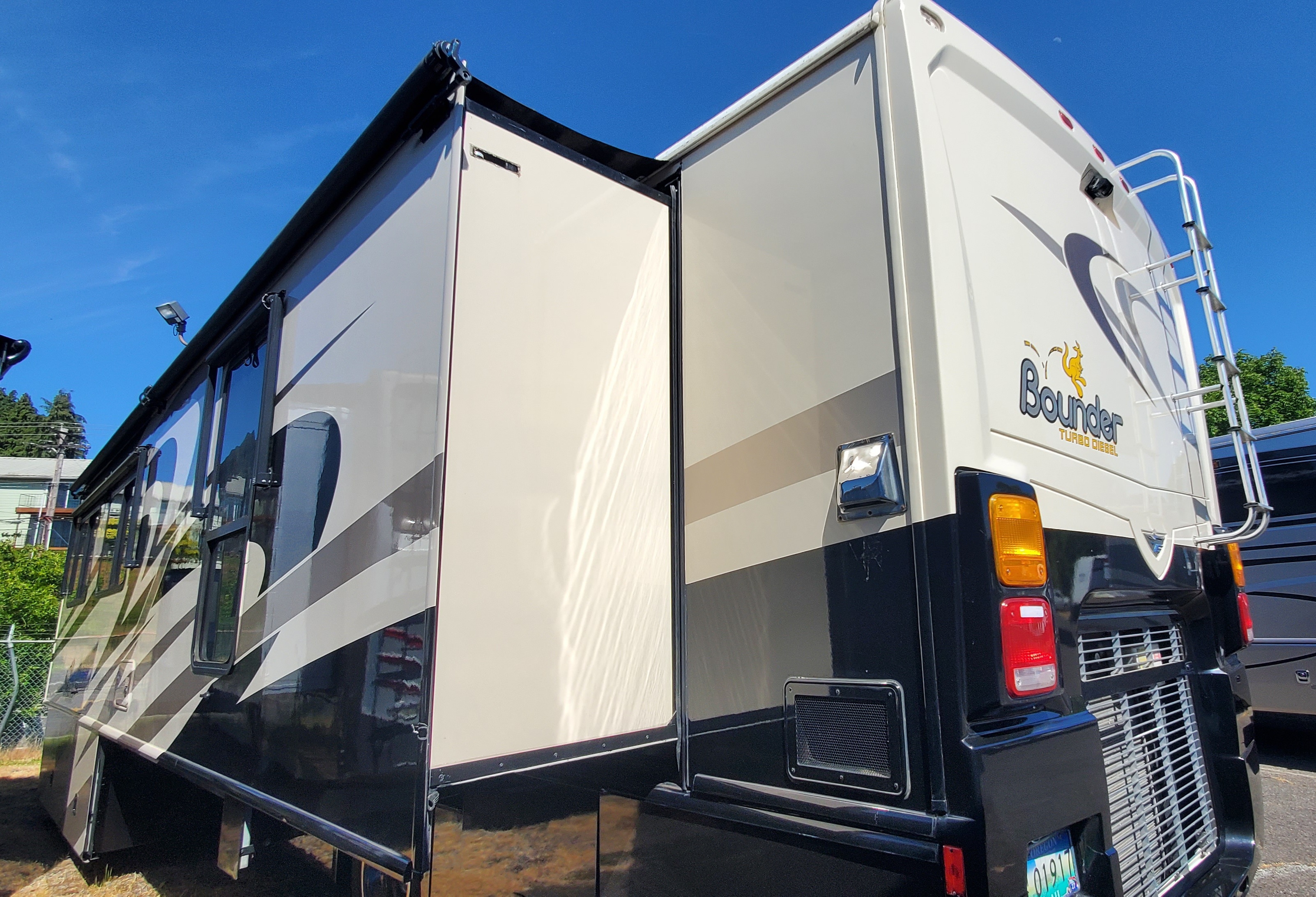 2008 Fleetwood BOUNDER 38V in salem OR