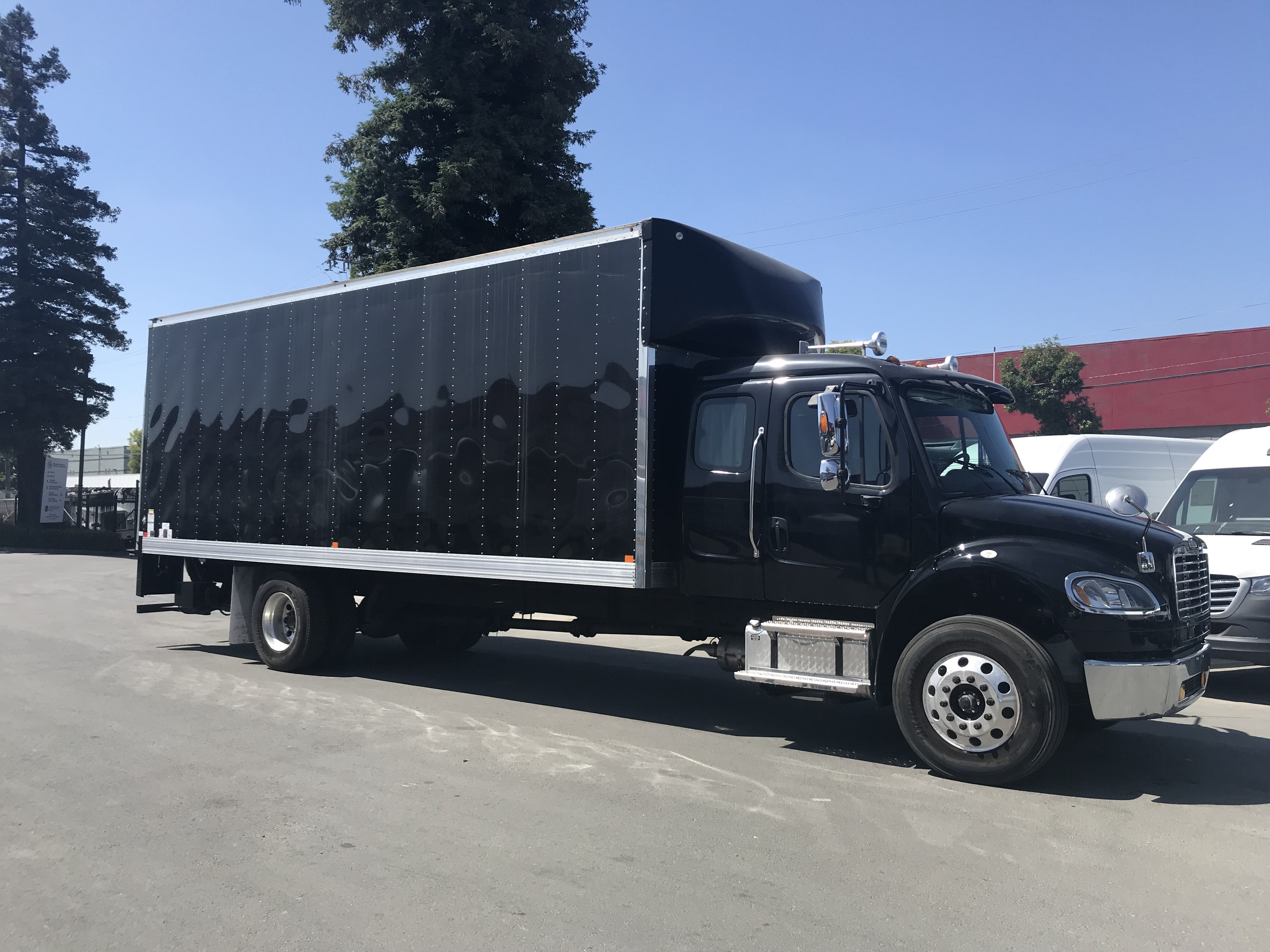 2018 FREIGHTLINER BUSINESS CLASS M2 106 in Oakland, CA