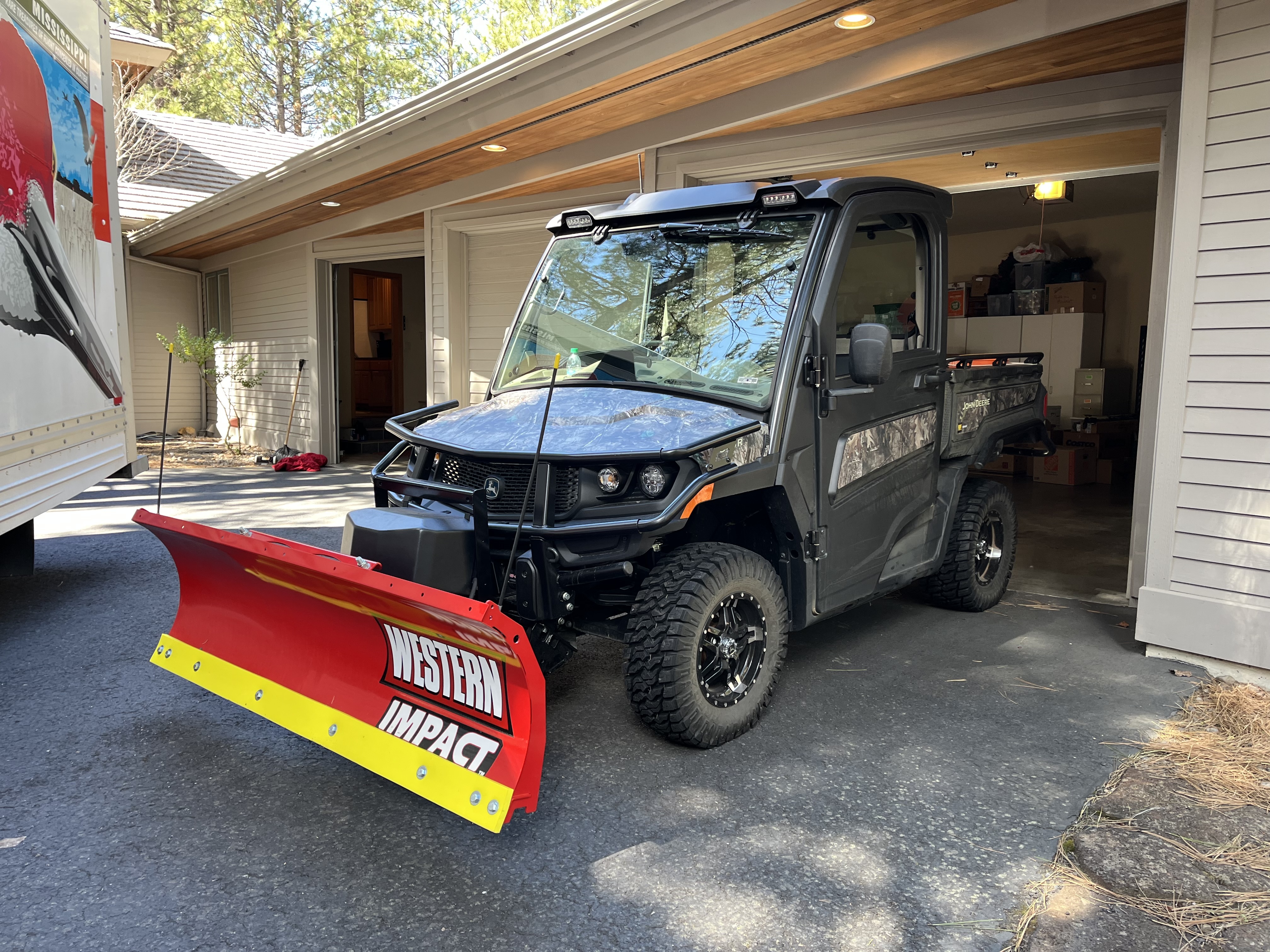 2025 JOHN DEERE Gator Premium Cab in Sisters, OR