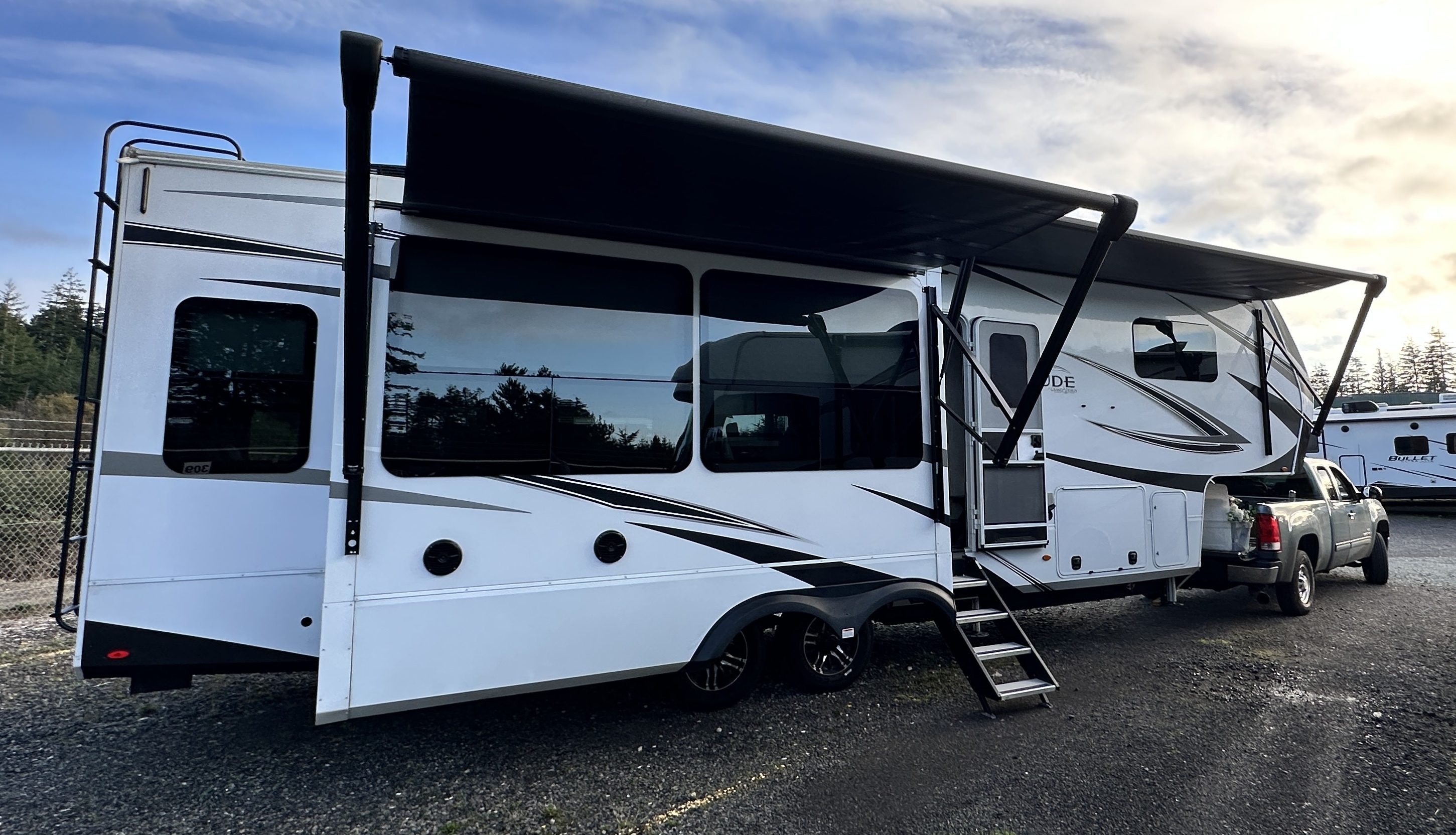 2024 Grand Design SOLITUDE 310GK RV